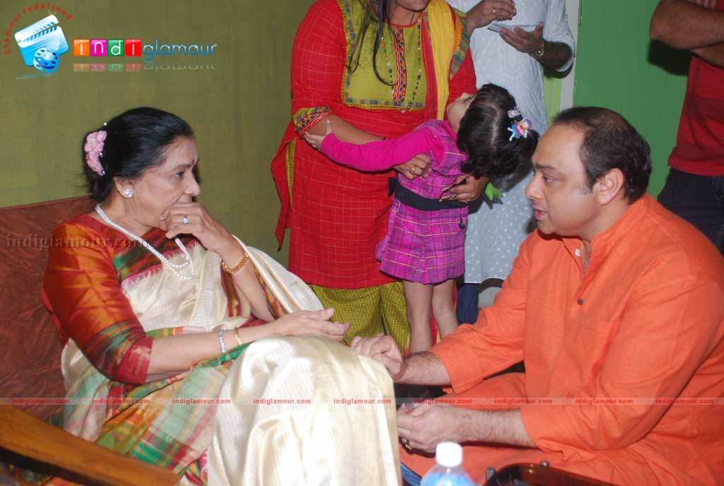 Asha Bhosle and Prateik Babbar at book launch on Smita Patil Event hd photo